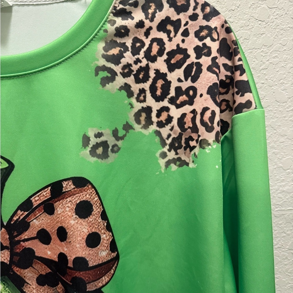 Green Grinch polyester Sweatshirt with Leopard Print Size 2X - Picture 4 of 5
